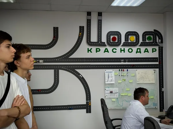 От теории к практике: будущие транспортники и дорожники в гостях у Департамента транспорта и дорожного хозяйства. — фото 7